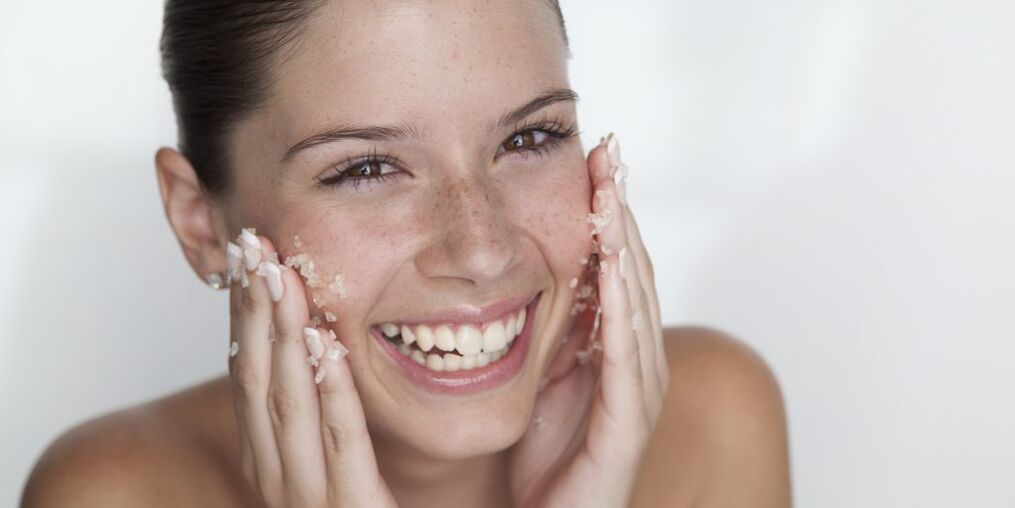 The girl prepares the skin for rejuvenation at home with peeling