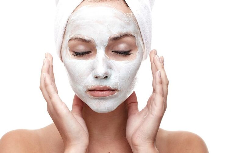 rejuvenating mask made from kefir cheese